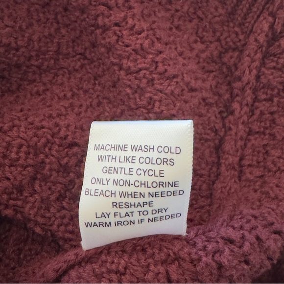 Elegant Maroon Crew Neck Sweater - Picture 7 of 8